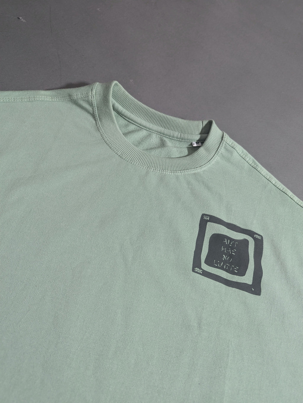 ART HAS NO LIMITS OVERSIZED T-SHIRT