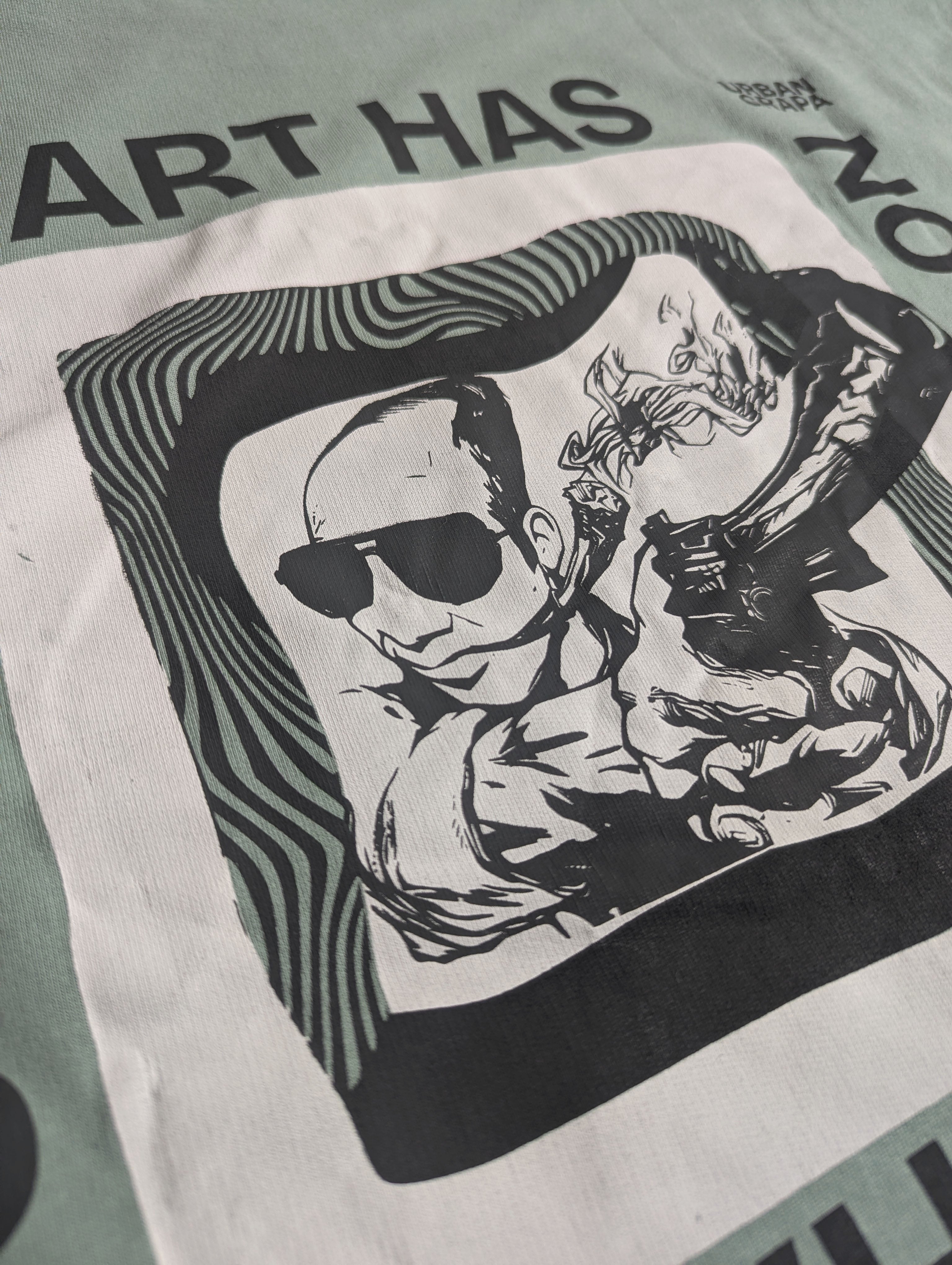 ART HAS NO LIMITS OVERSIZED T-SHIRT